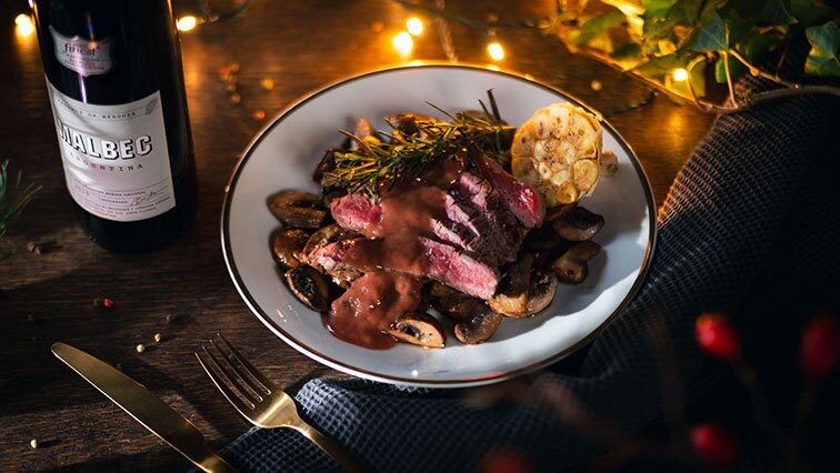 Hasaalja steak vörösboros szósszal és gombával