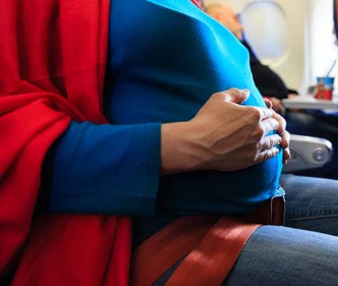 Cestovanie počas tehotenstva radšej preberte s lekárom