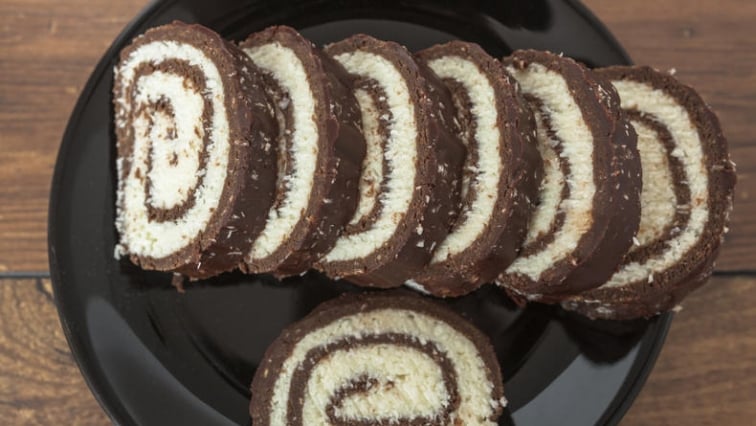 Nepečená roláda plněná kokosem