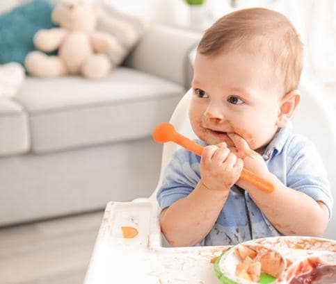 Jak by mělo dítě jíst v prvním roce života? 