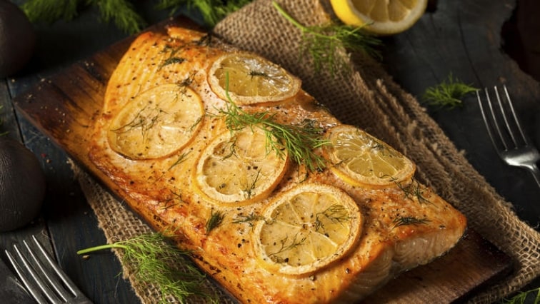 Losos na grilu s citronovými plátky