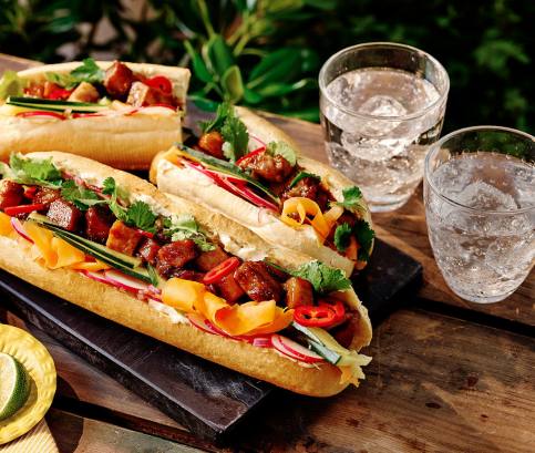 Bánh mi sertéshúsból