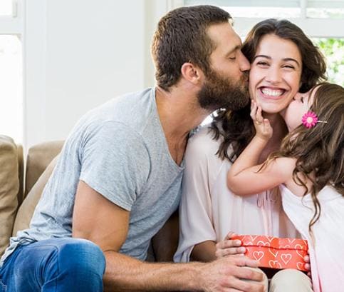 Dokonalý dárek ke Dni matek: květiny i stylové doplňky