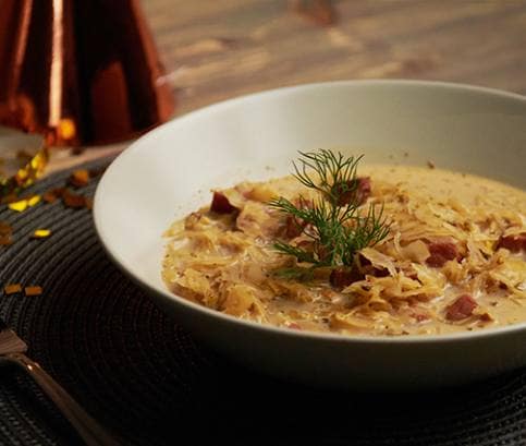 Kapustnicas klobásou a so sušenými slivkami