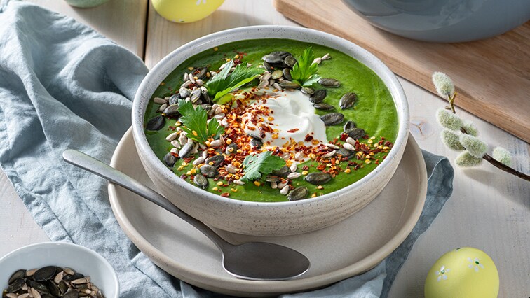 Špenátovo-brokolicový krém s dýňovými a slunečnicovými semínky