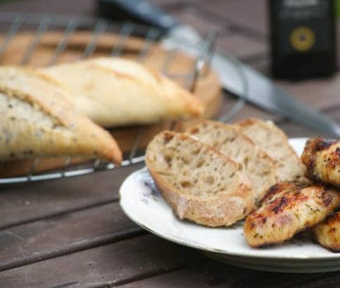 Videorecept: BBQ křidélka s čerstvým rozmarýnem, medem a chilli