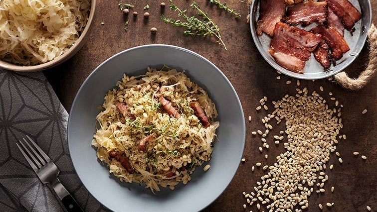 Zimný sýty krúpkový šalát s kapustou a slaninkou