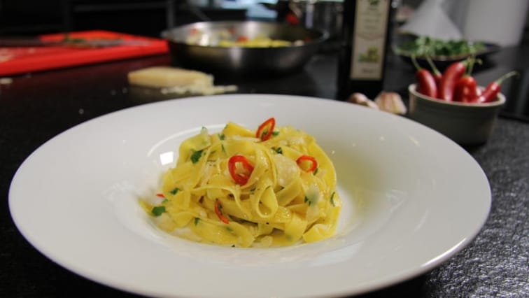 Tagliatelle aglio olio e peperoncino