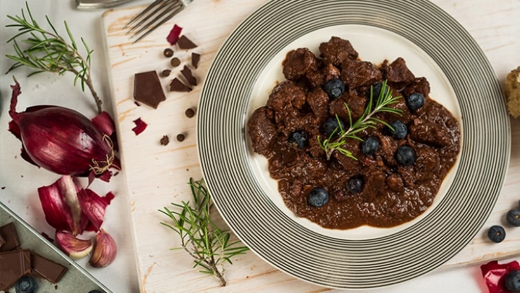 Divina s višňami a čokoládou