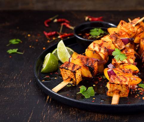 Tofu špízy s chilli a broskví 