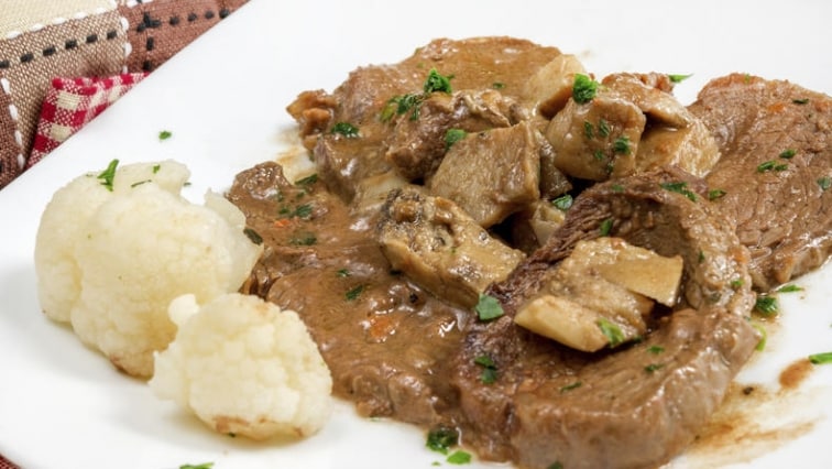 Hovězí roštěná v delikátní omáčce se žampiony