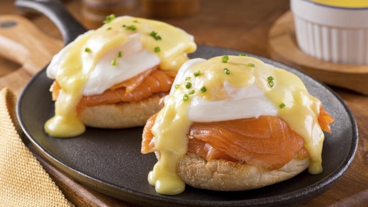 Vejce Benedikt s uzeným lososem