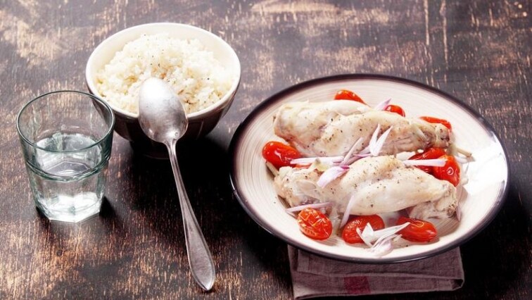 Králík s rajčaty pečený v páře