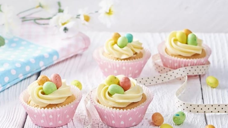 Barevné velikonoční cupcakes s Herou