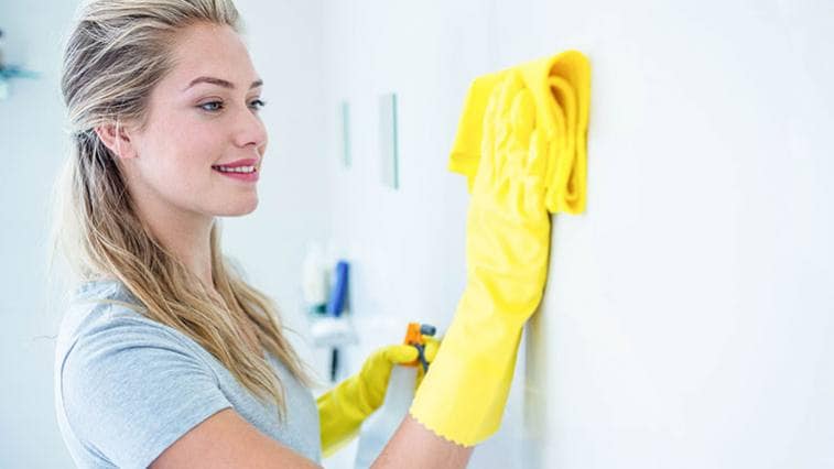 Chudnutie pri upratovaní: Koľko kalórií spálite?