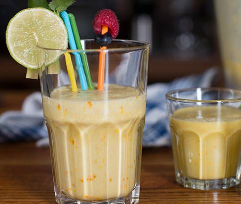 Mangové smoothie s kokosovým mliekom