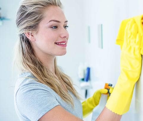 Chudnutie pri upratovaní: Koľko kalórií spálite?