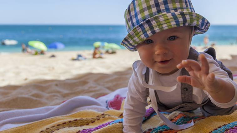 Horúčavy s bábätkom: Plienka cez kočík dieťa ohrozuje