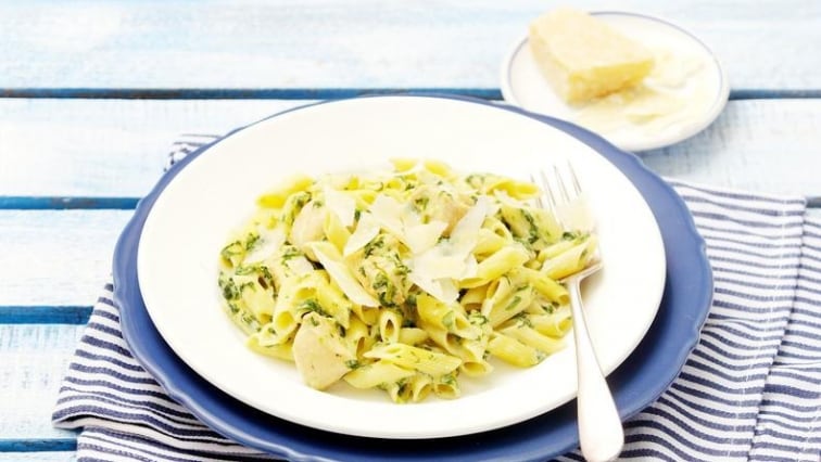 Penne se špenátem, smetanou a kuřecím masem