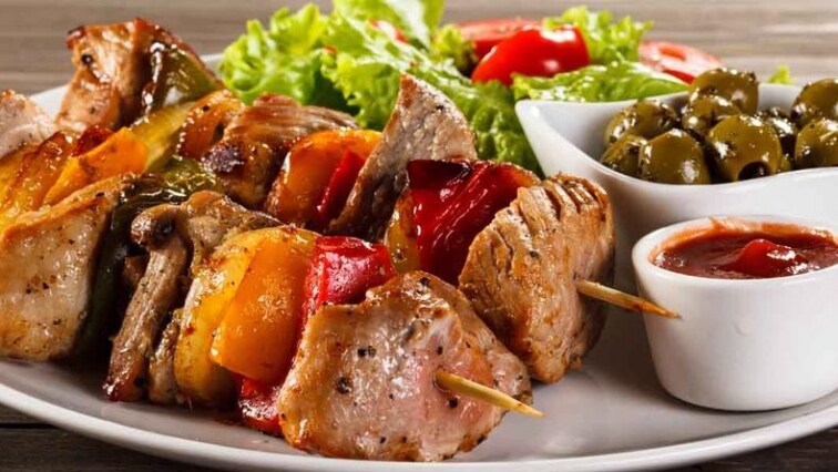 Masová jehla z roštěnce s kukuřicí a barevnou paprikou