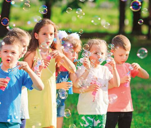 Játékok és finomságok gyermeknapra