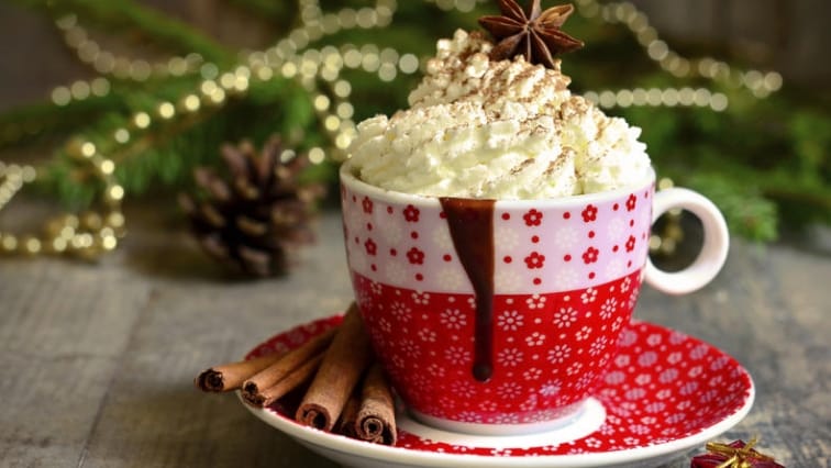 Horká čokoláda se šlehačkou