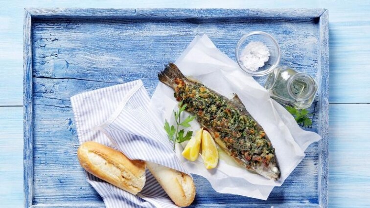 Pstruh na grilu s citrony a bylinkovou krustou