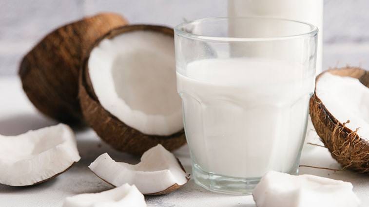 Kokosové mléko – jak si ho vyrobit doma