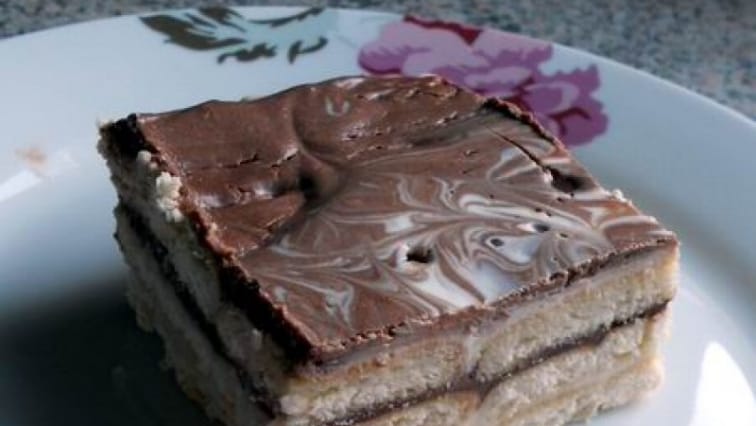 Kekszes-tejfölös süti sütés nélkül