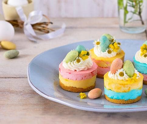 Nepečené bezlepkové mini cheesecakes s čokoládovými vajíčky