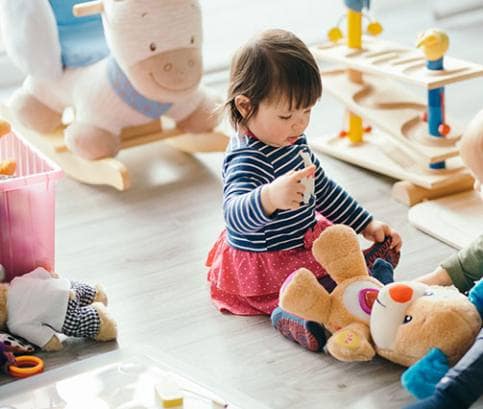 Hračky pro batolata: Rozvíjejí motoriku i řeč