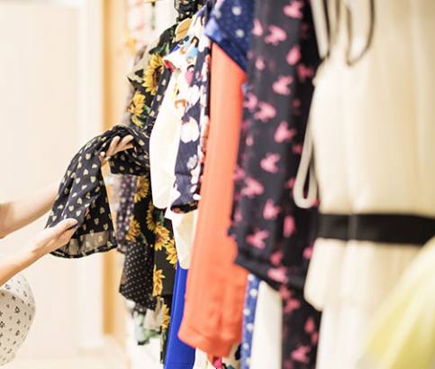 A kismama téli ruhatára: 7 alap ruhadarab, melyekre szüksége lesz