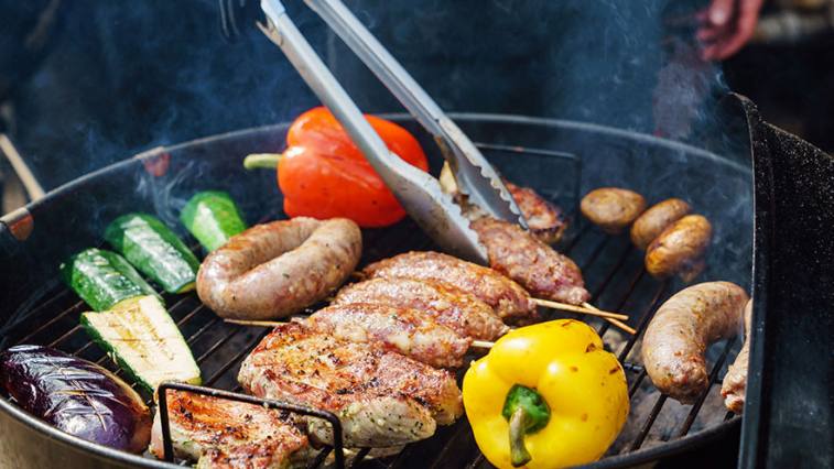 Mennyi ideig grillezzük a húsokat, a halat és a zöldséget?