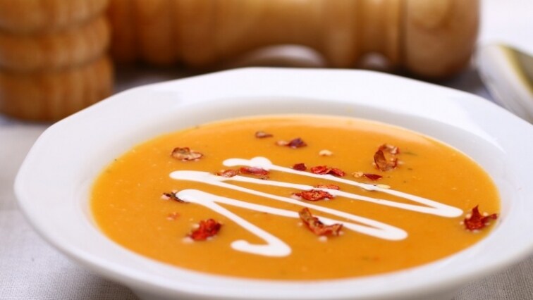 Mézes-chilis sütőtök leves