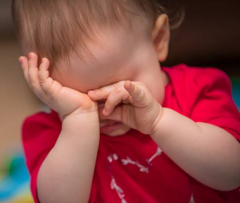 Útmutatás a babák összeragadt szeméről 