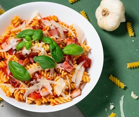 Baconös paradicsomos fusilli tészta