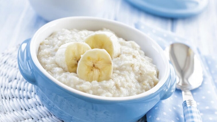 Ovesná kaše s kousky banánu