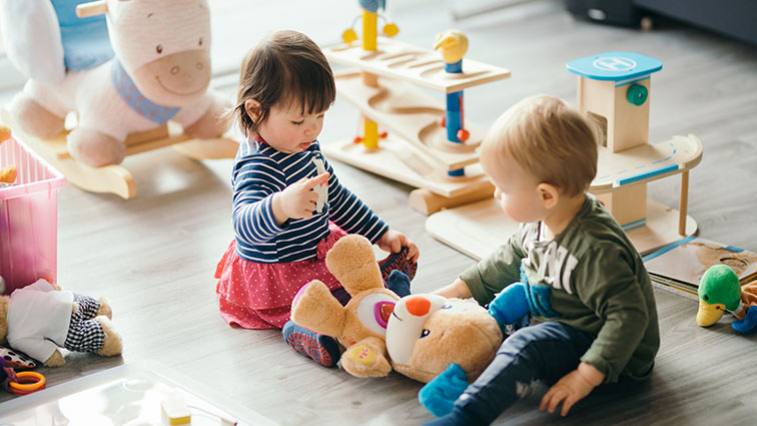 Hračky pro batolata: Rozvíjejí motoriku i řeč
