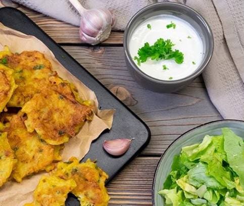 Sütőtökös-burgonyás palacsinta friss salátával