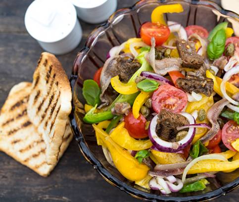 Panzanella – paradajkový šalát s chlebom