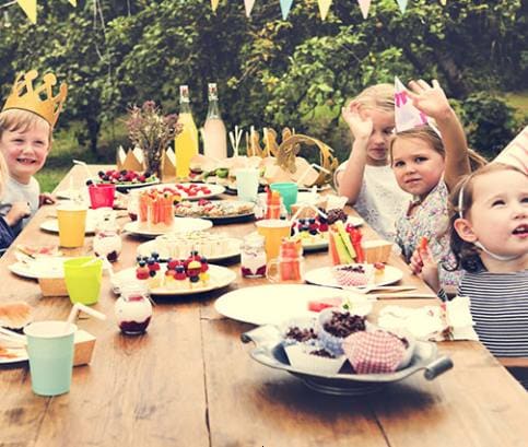 Az iskolaév vége: Így lesz igazán szuper a gyerekparti!