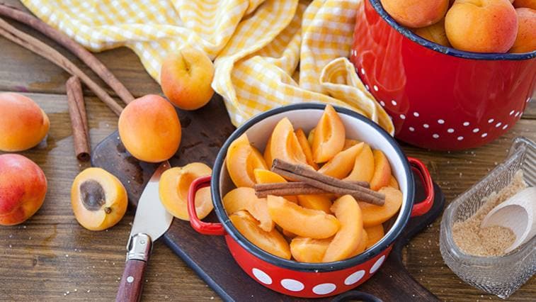 Najlepšie recepty na džem a kompót z marhúľ a broskýň