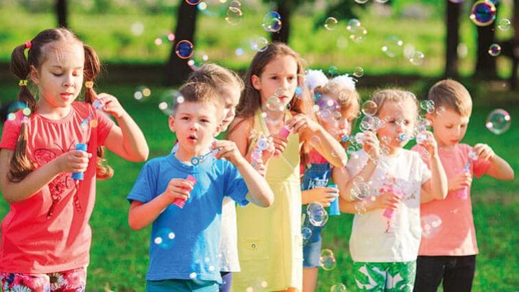 Játékok és finomságok gyermeknapra