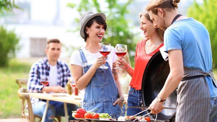 Víno na grilovačku vyberajte podľa toho, čo grilujete
