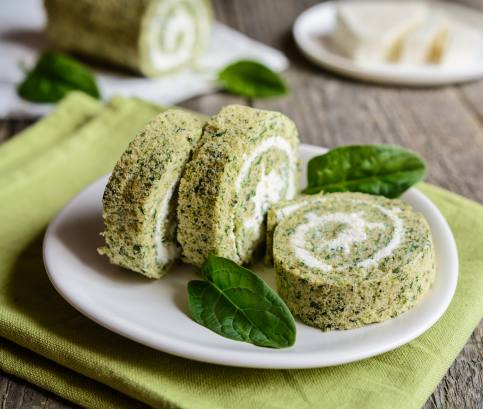 Špenátová roláda so syrovo-vajíčkovým krémom