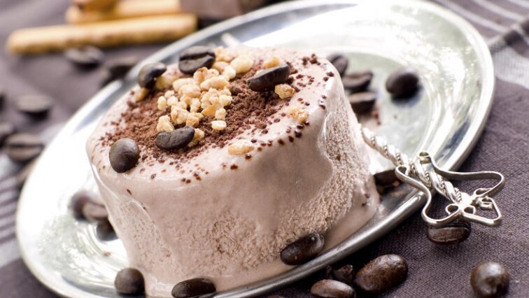 Domácí kávová zmrzlina s ořechy