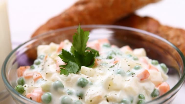 Joghurtos francia saláta