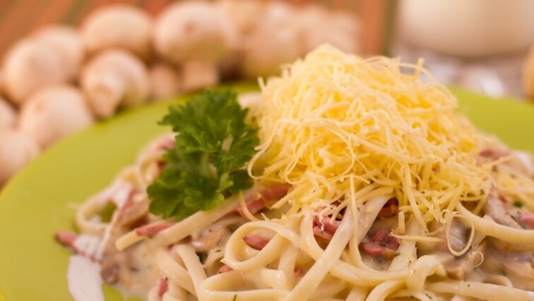 Sonkás-gombás tészta