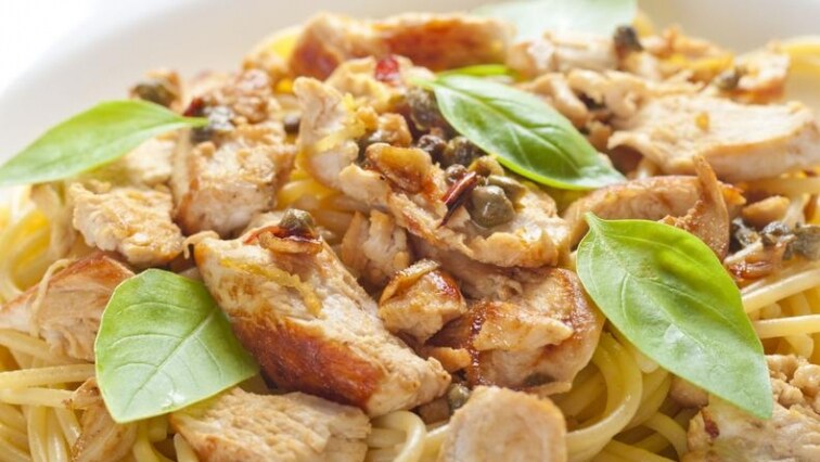 Špagety s kuřecím masem