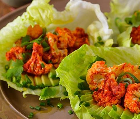 Pikantné karfiolové šalátové wrapy 